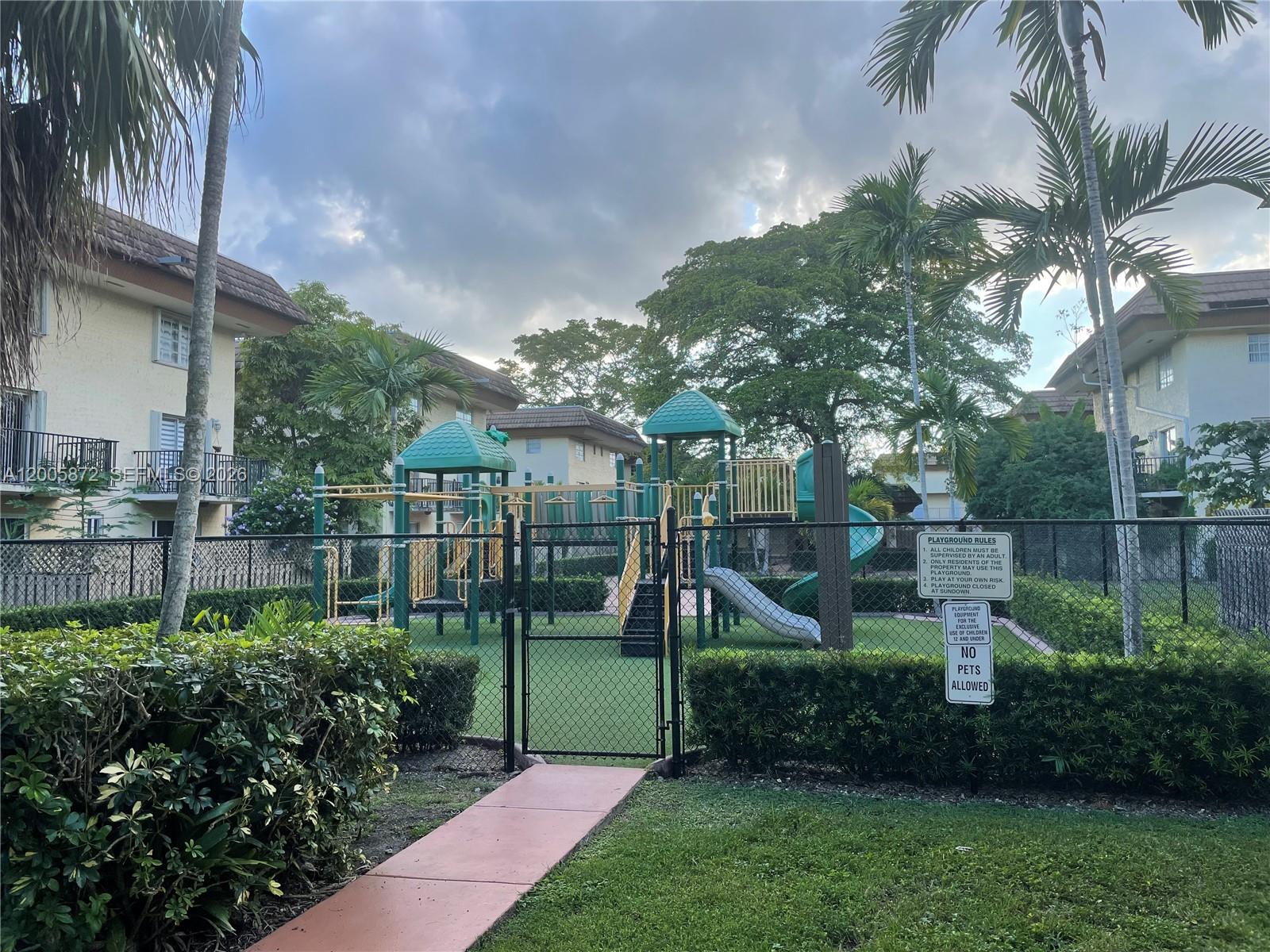 COURTYARDS AT KENDALL CON - Residential