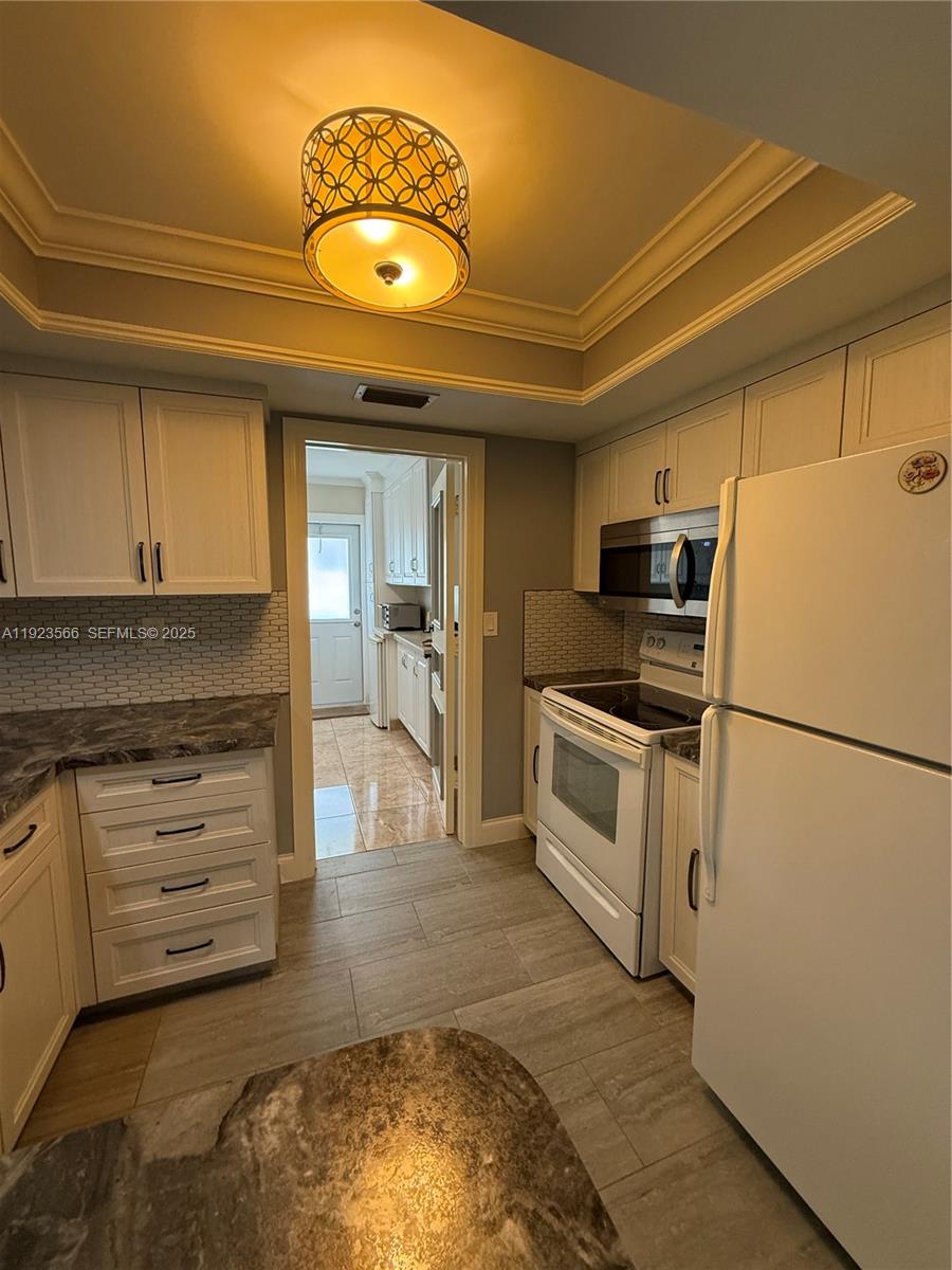 MAINLANDS OF TAMARAC LAKE - Residential