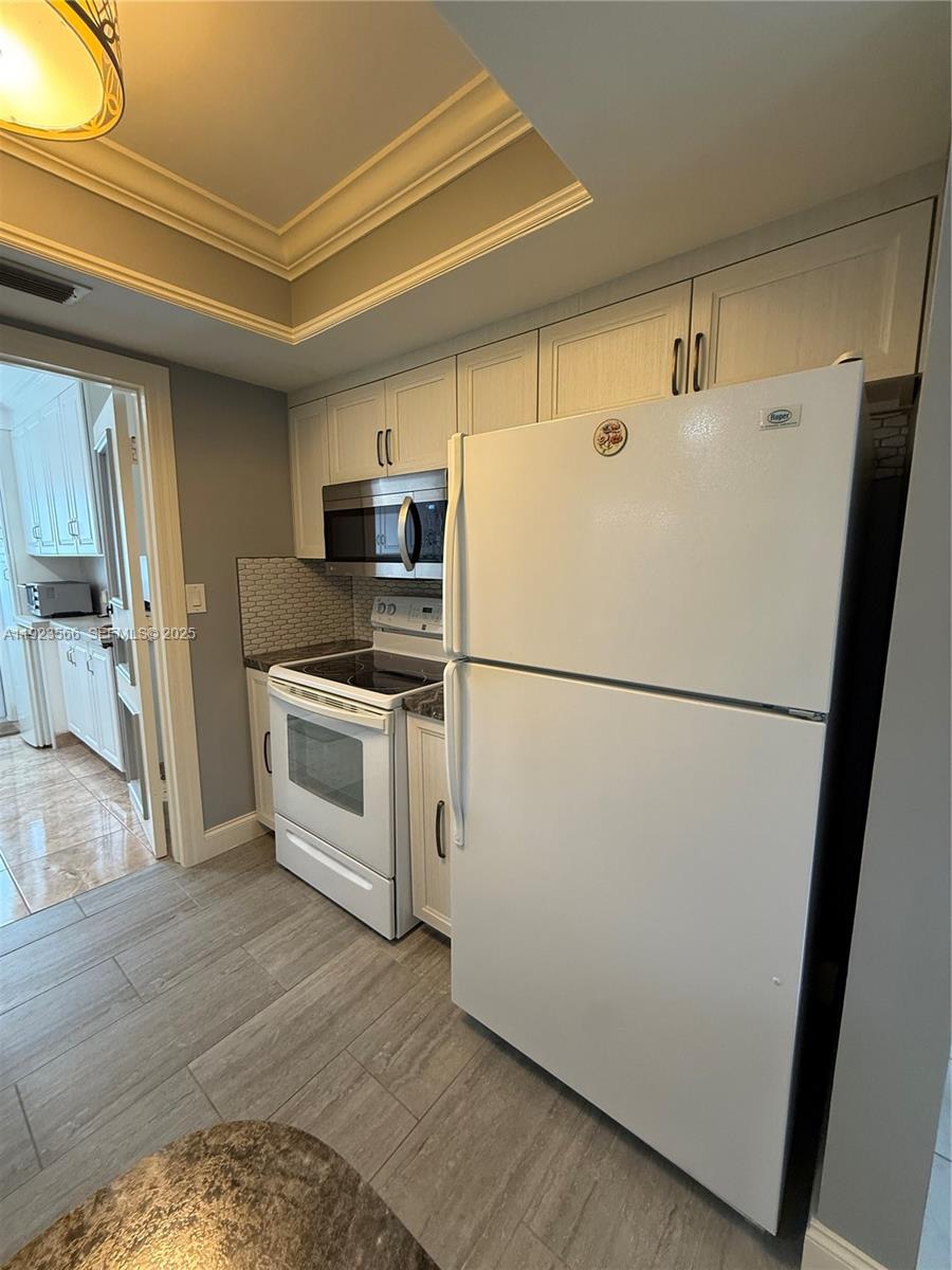 MAINLANDS OF TAMARAC LAKE - Residential