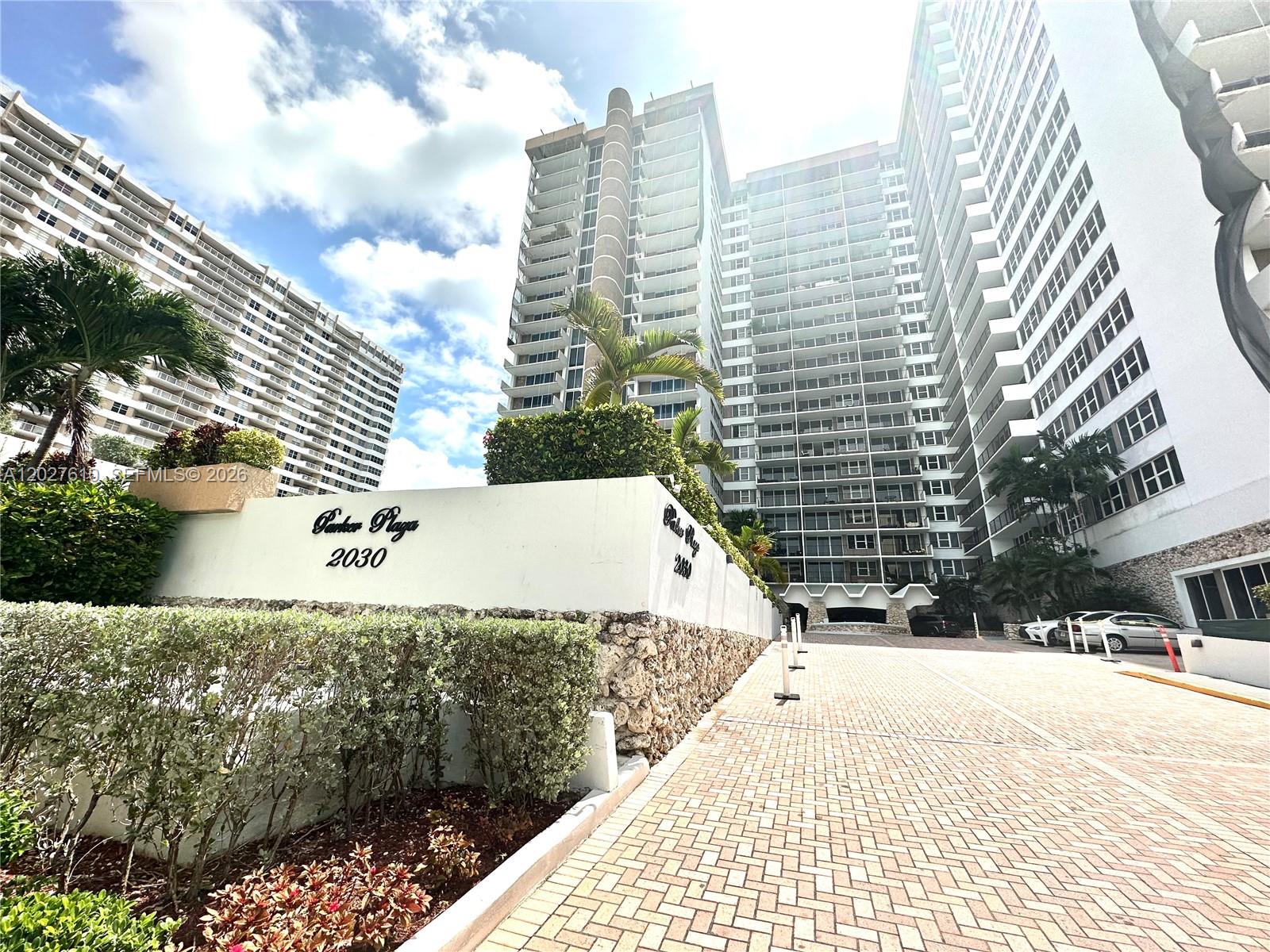 PARKER PLAZA ESTATES COND - Residential