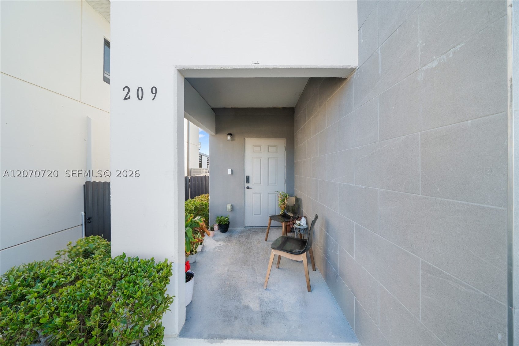 209 NW 13th Pl