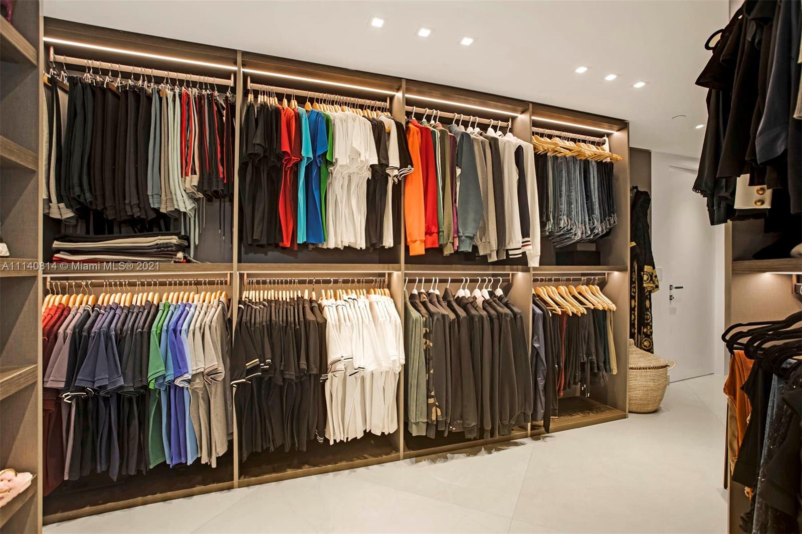 BLUE DIAMOND CONDO - Residential