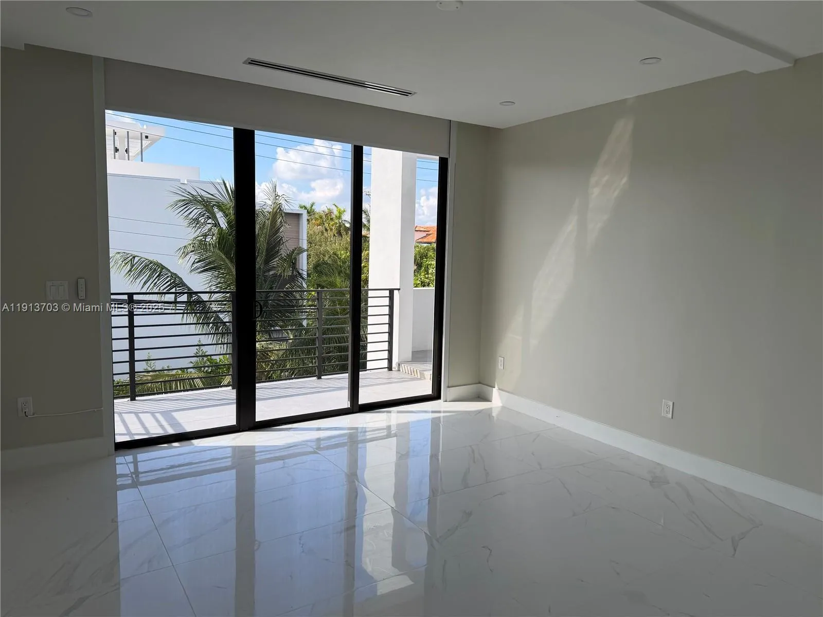 Key Biscayne, Florida 33149, United States, 3 Bedrooms Bedrooms, ,3 BathroomsBathrooms,Residential,Active,245176