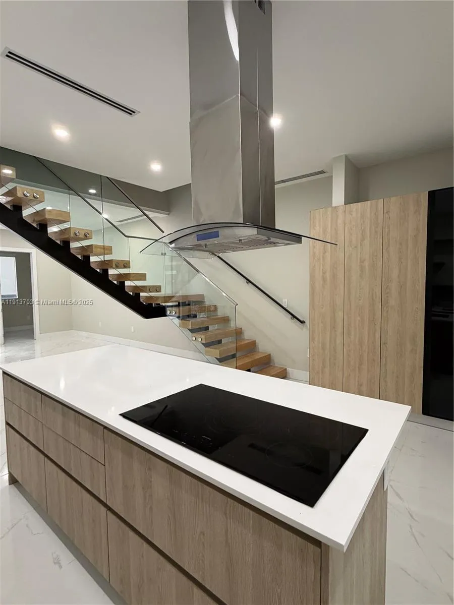 Key Biscayne, Florida 33149, United States, 3 Bedrooms Bedrooms, ,3 BathroomsBathrooms,Residential,Active,245176