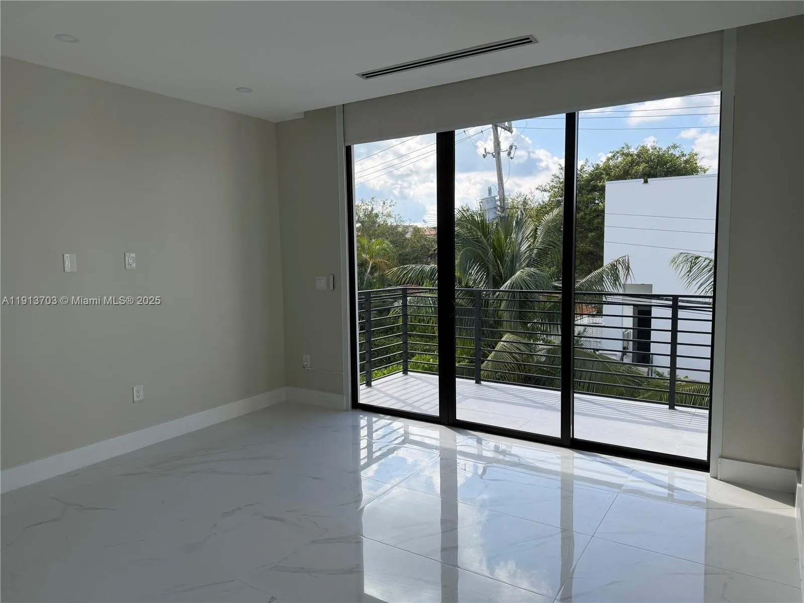 Key Biscayne, Florida 33149, United States, 3 Bedrooms Bedrooms, ,3 BathroomsBathrooms,Residential,Active,245176