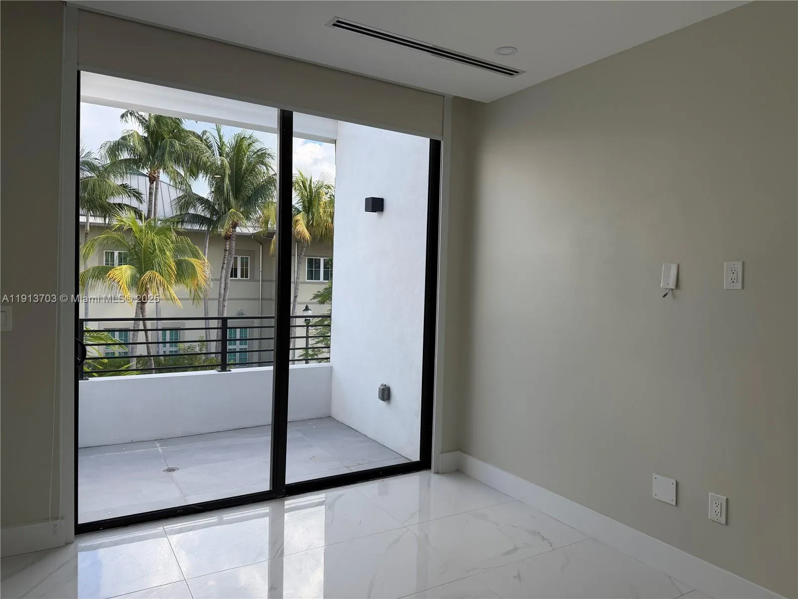 Key Biscayne, Florida 33149, United States, 3 Bedrooms Bedrooms, ,3 BathroomsBathrooms,Residential,Active,245176