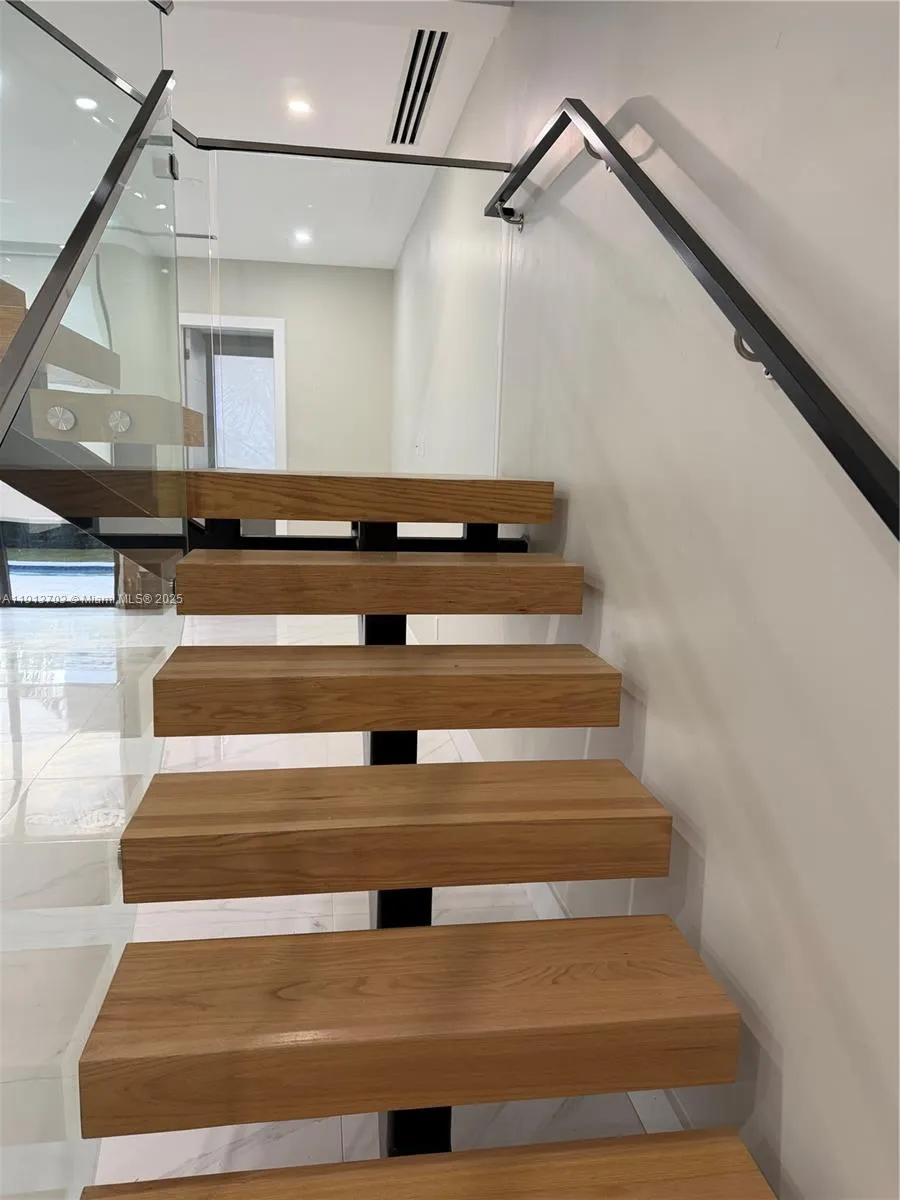 Key Biscayne, Florida 33149, United States, 3 Bedrooms Bedrooms, ,3 BathroomsBathrooms,Residential,Active,245176