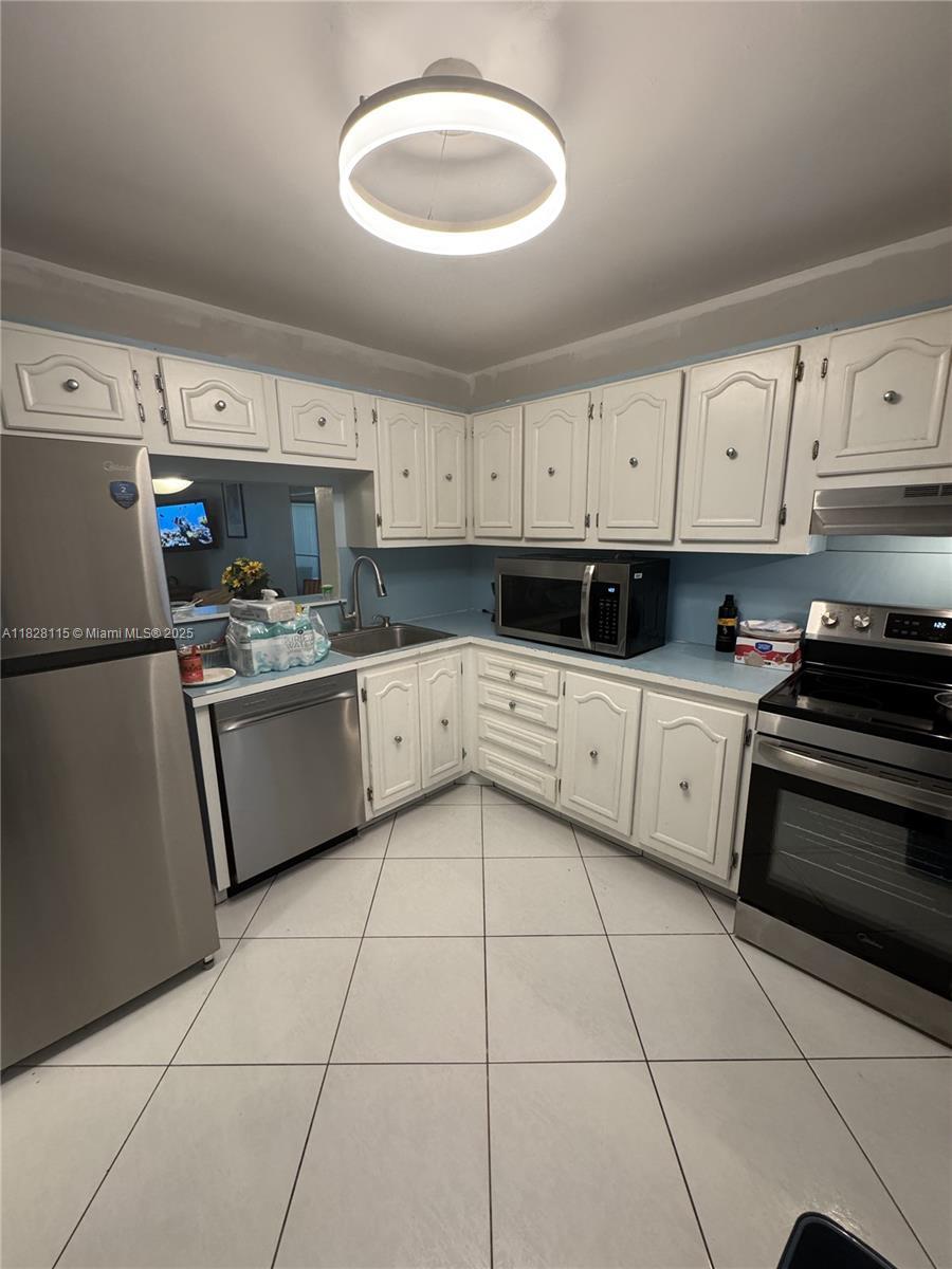 The community is 55+only with amenities to support an active, vibrant lifestyle—gym, tennis courts, shuffleboard, bocce, billiards, BBQ area, and a clubhouse for events and gatherings. Many furnishings are included, making this a move-in ready or rent-ready opportunity.
Conveniently located near major shopping, dining, healthcare, and highways, offering ease and accessibility in every direction.