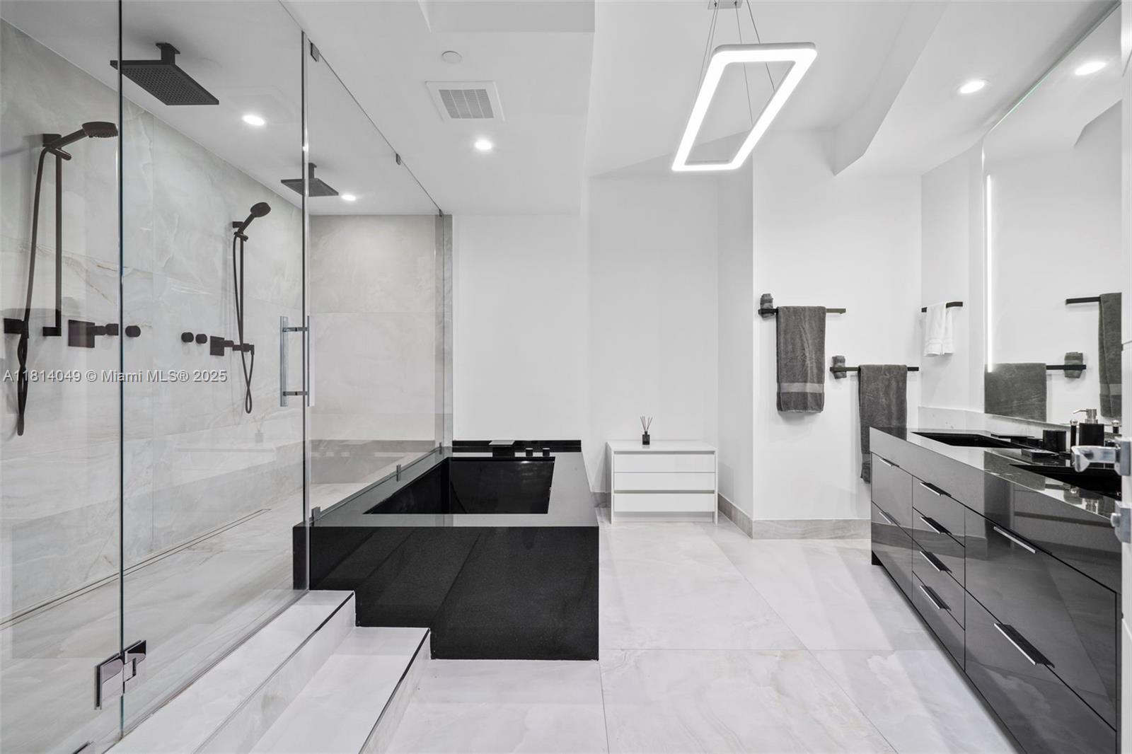 18555 COLLINS AVENUE COND - Residential