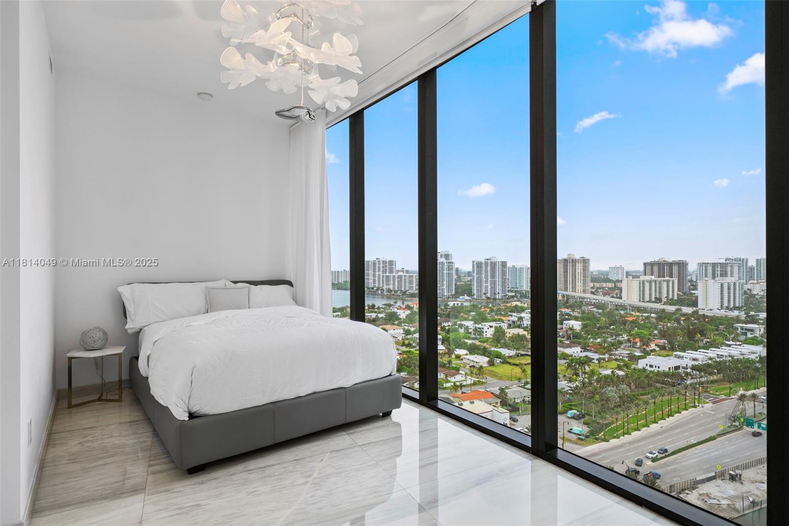 18555 COLLINS AVENUE COND - Residential