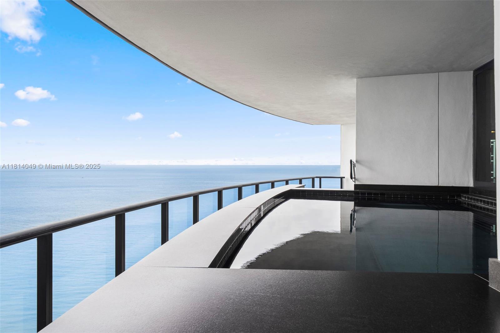 18555 COLLINS AVENUE COND - Residential