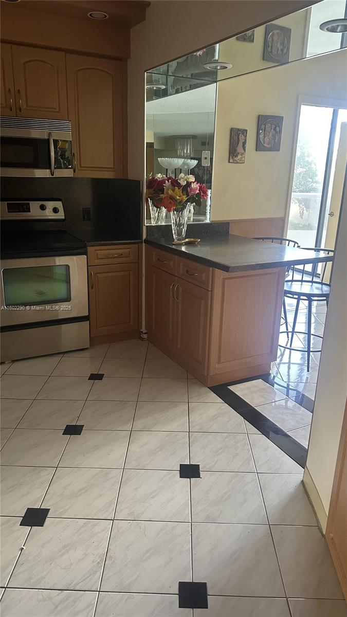 HAMPTONS WEST CONDO - Residential