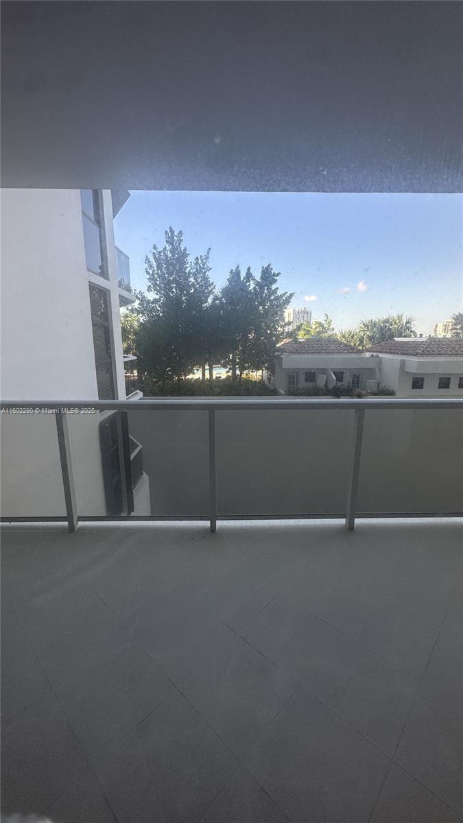 HAMPTONS WEST CONDO - Residential