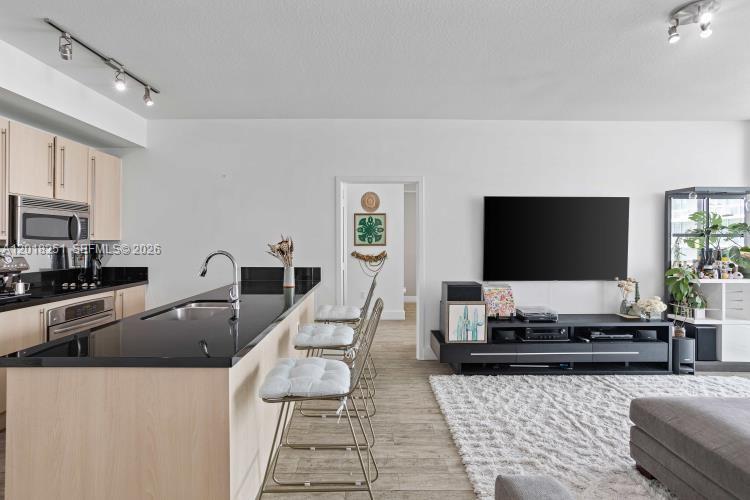 THE AXIS ON BRICKELL COND - Residential