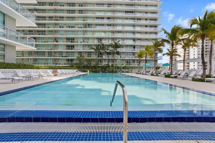 THE AXIS ON BRICKELL COND - Residential