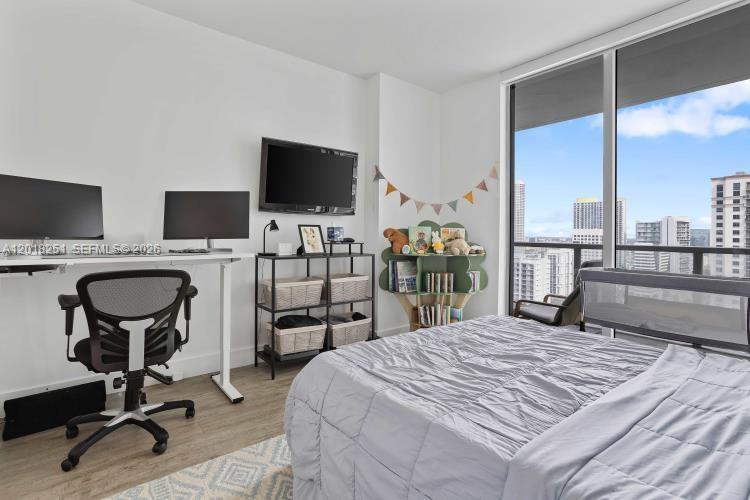 THE AXIS ON BRICKELL COND - Residential