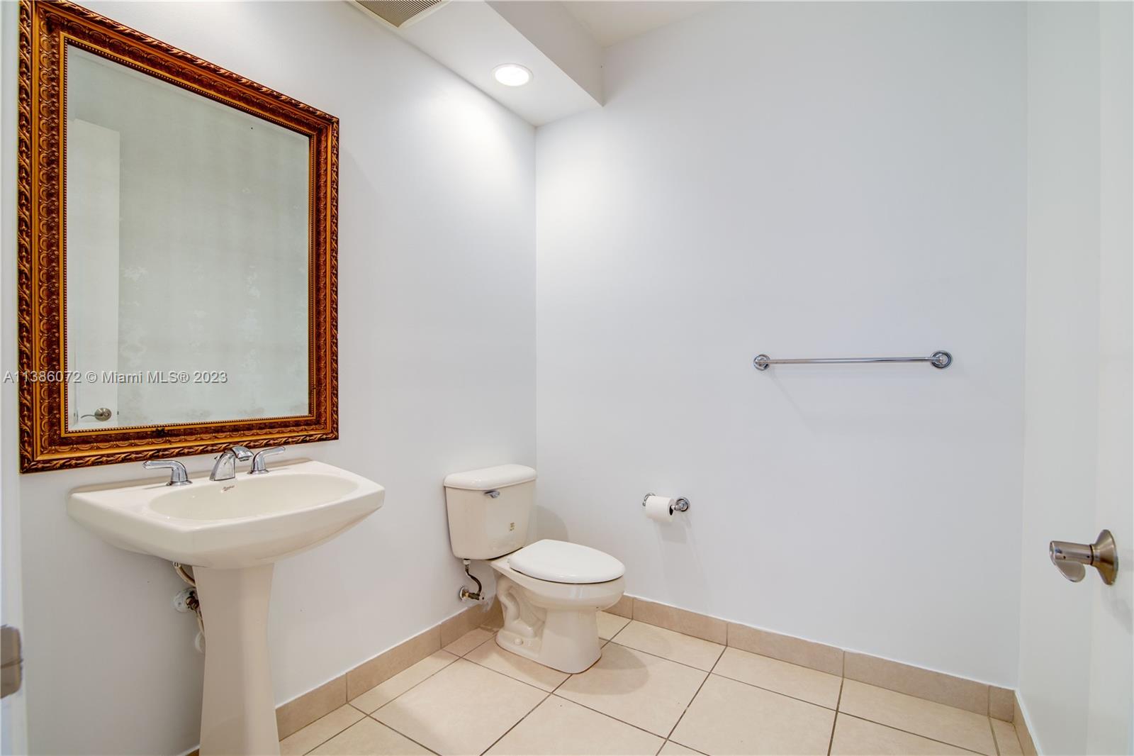 VILLA ALHAMBRA CONDO - Residential