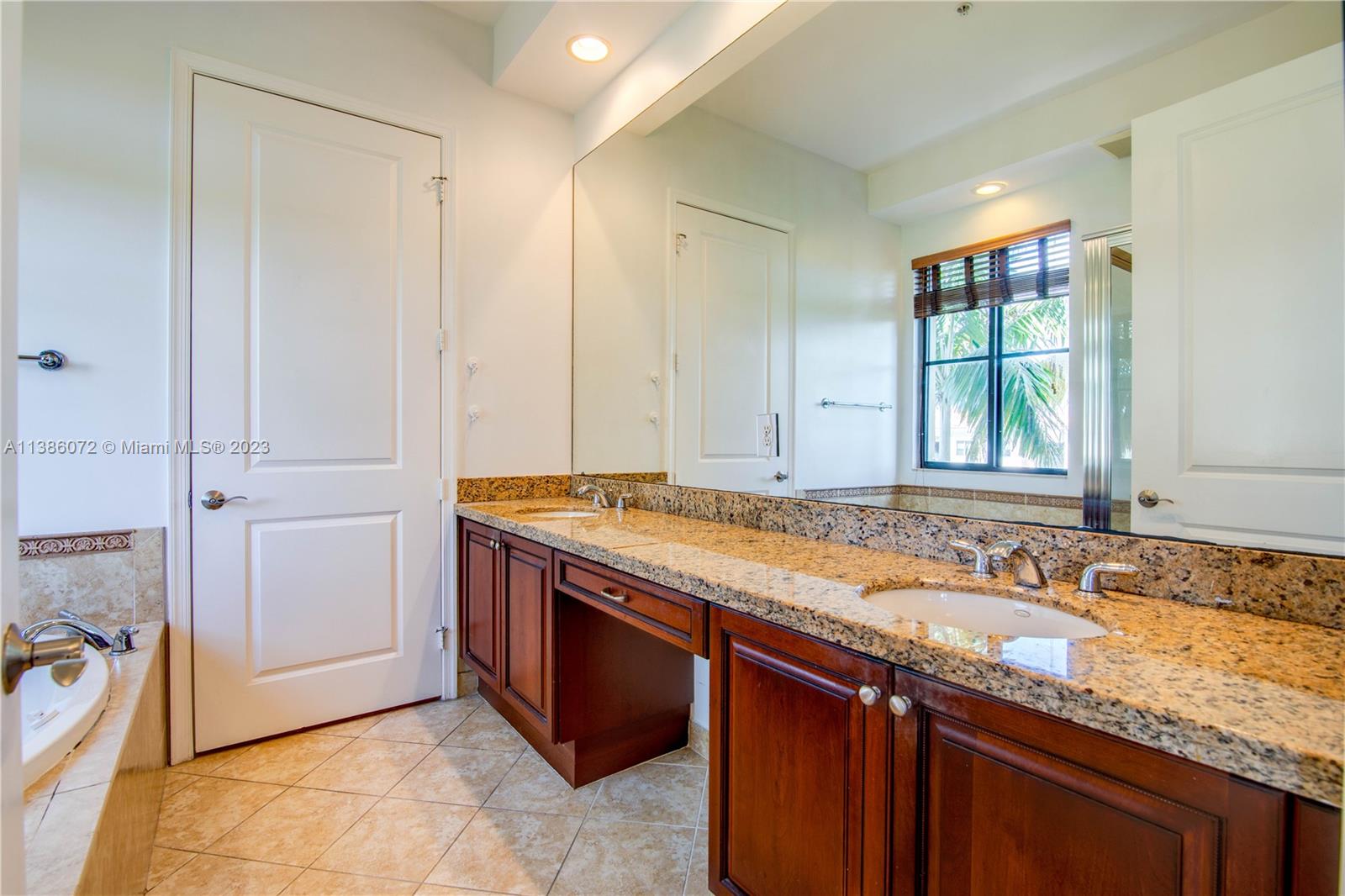 VILLA ALHAMBRA CONDO - Residential