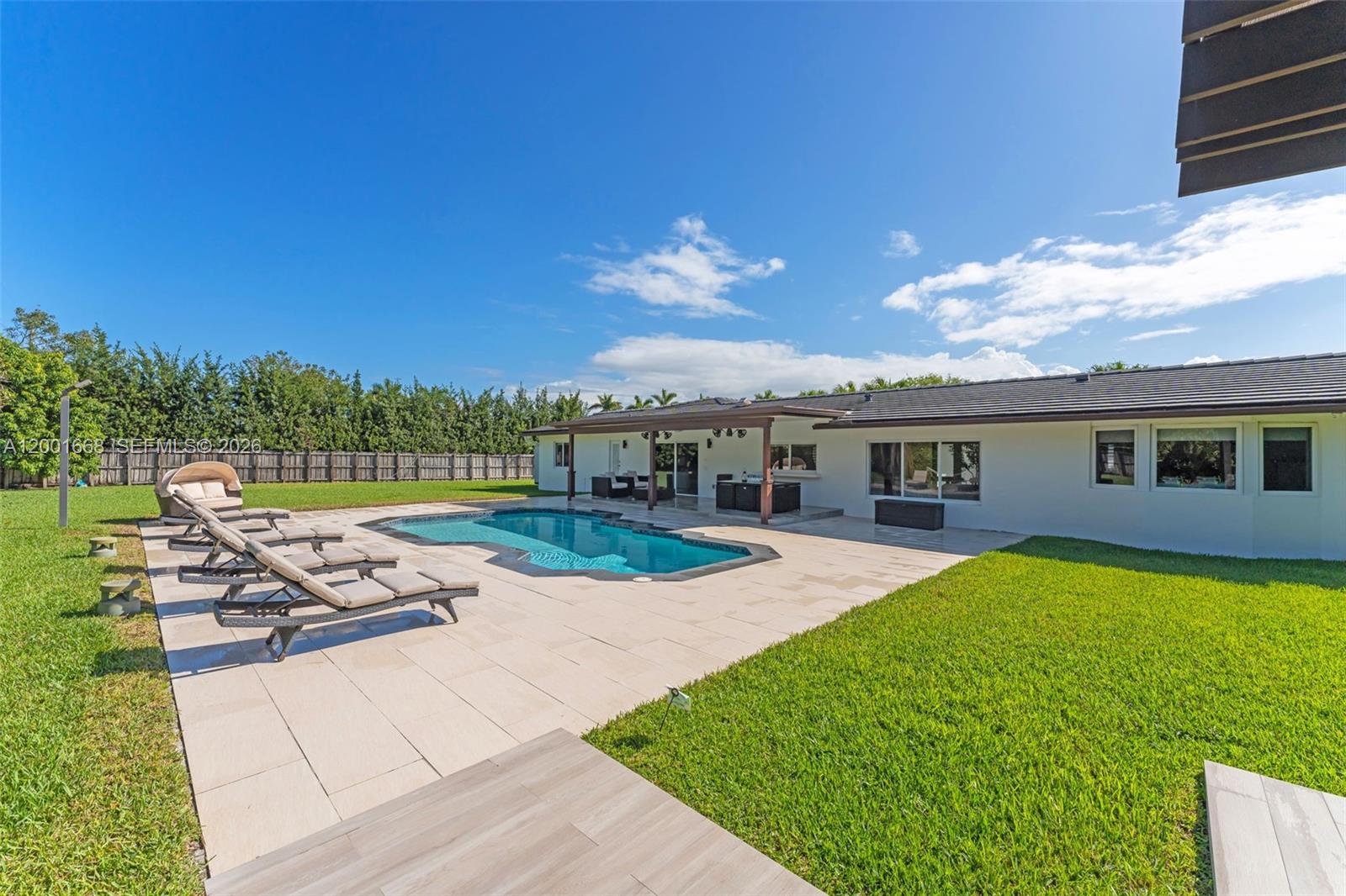 PINE SHORE SEC 3 - Residential