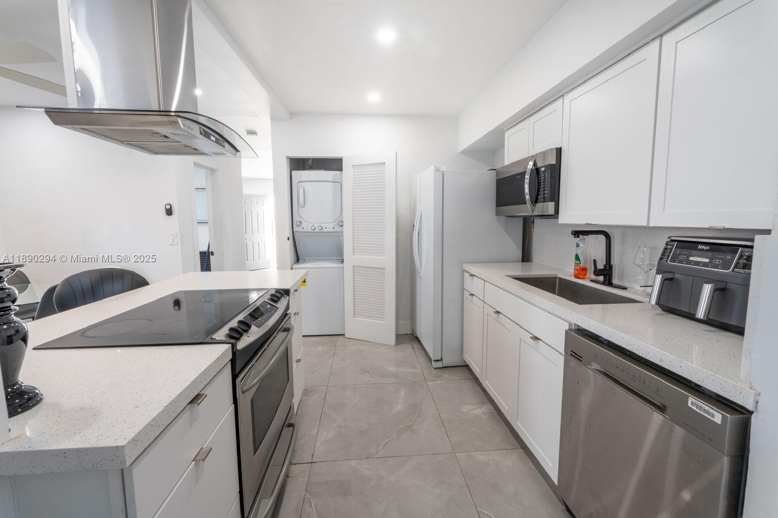 ¤BISCAYNE BEACH-2ND ADDN - Residential