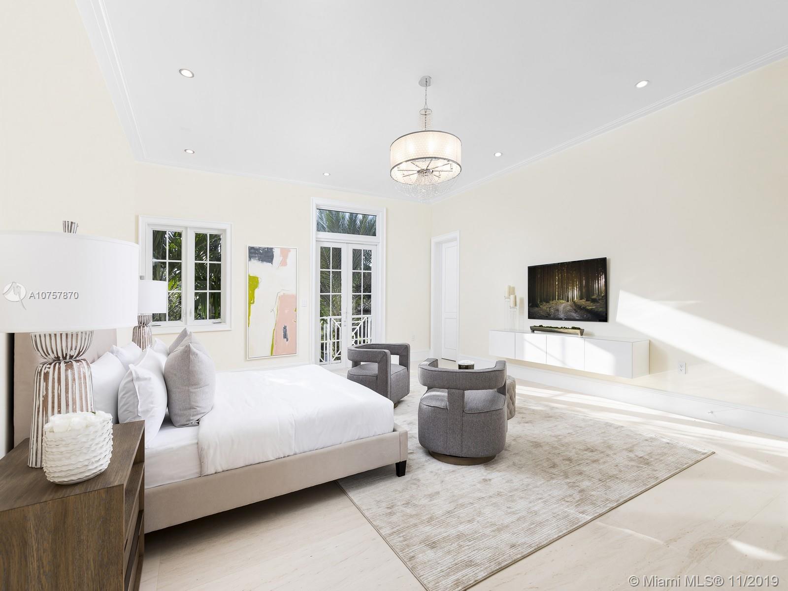 LOS PINOS - Residential