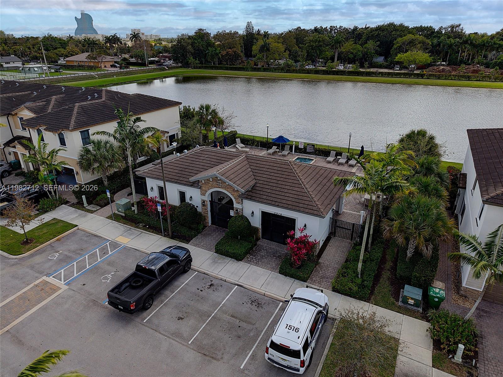 TROTTERS CHASE - Residential