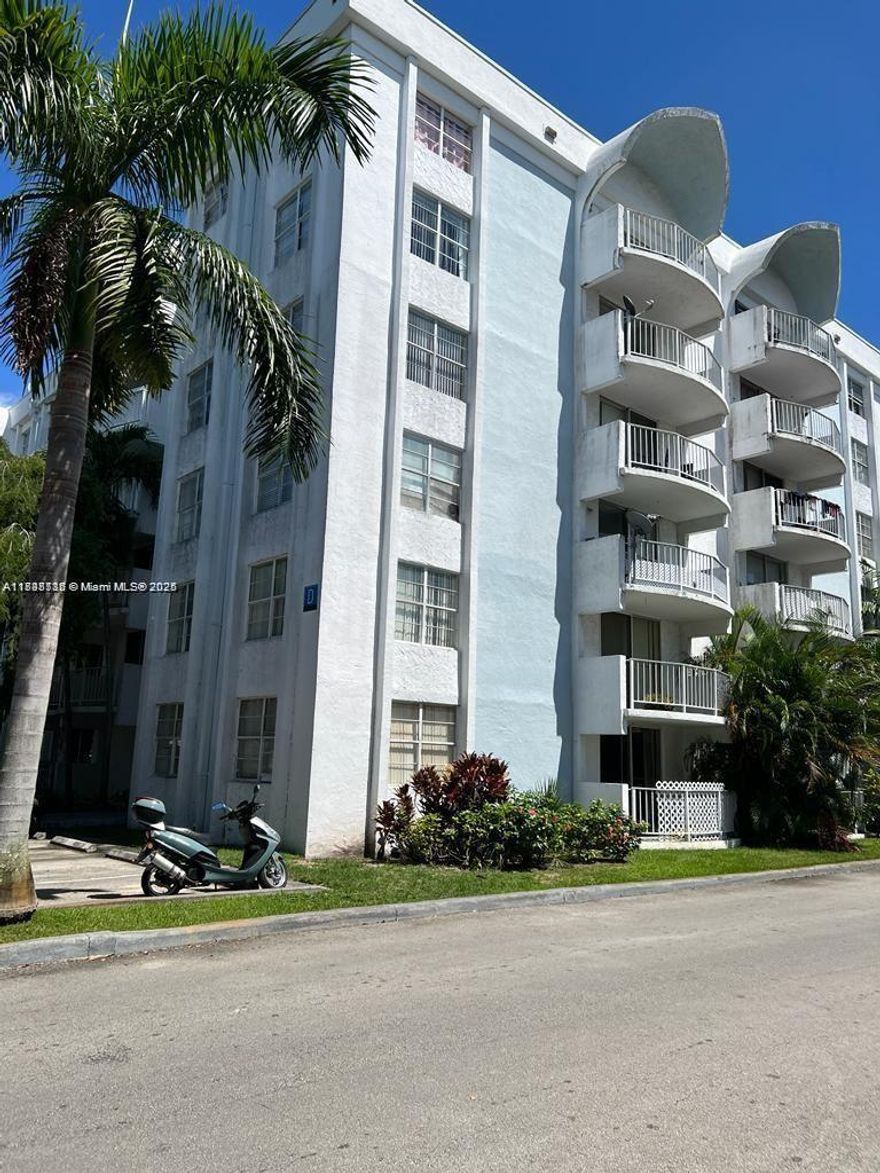 Nice 1/1 apartment. INVESTORS WELCOME! OK TOLEASE! Unit is vacant. Large living room and kitchen with a balcony with great views! Centrally located in a quiet neighborhood, close to many shopping centers, restaurants and more! Pool is closed and balcony no access.