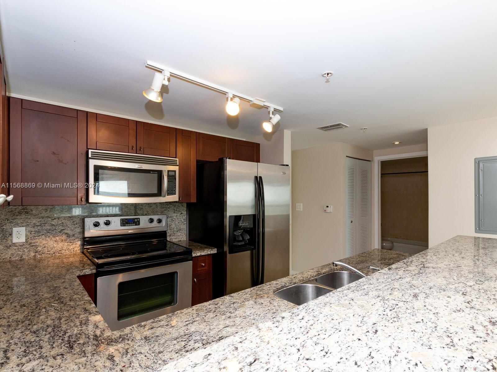 VILLAGGIO IN THE GROVE TO - Residential Lease