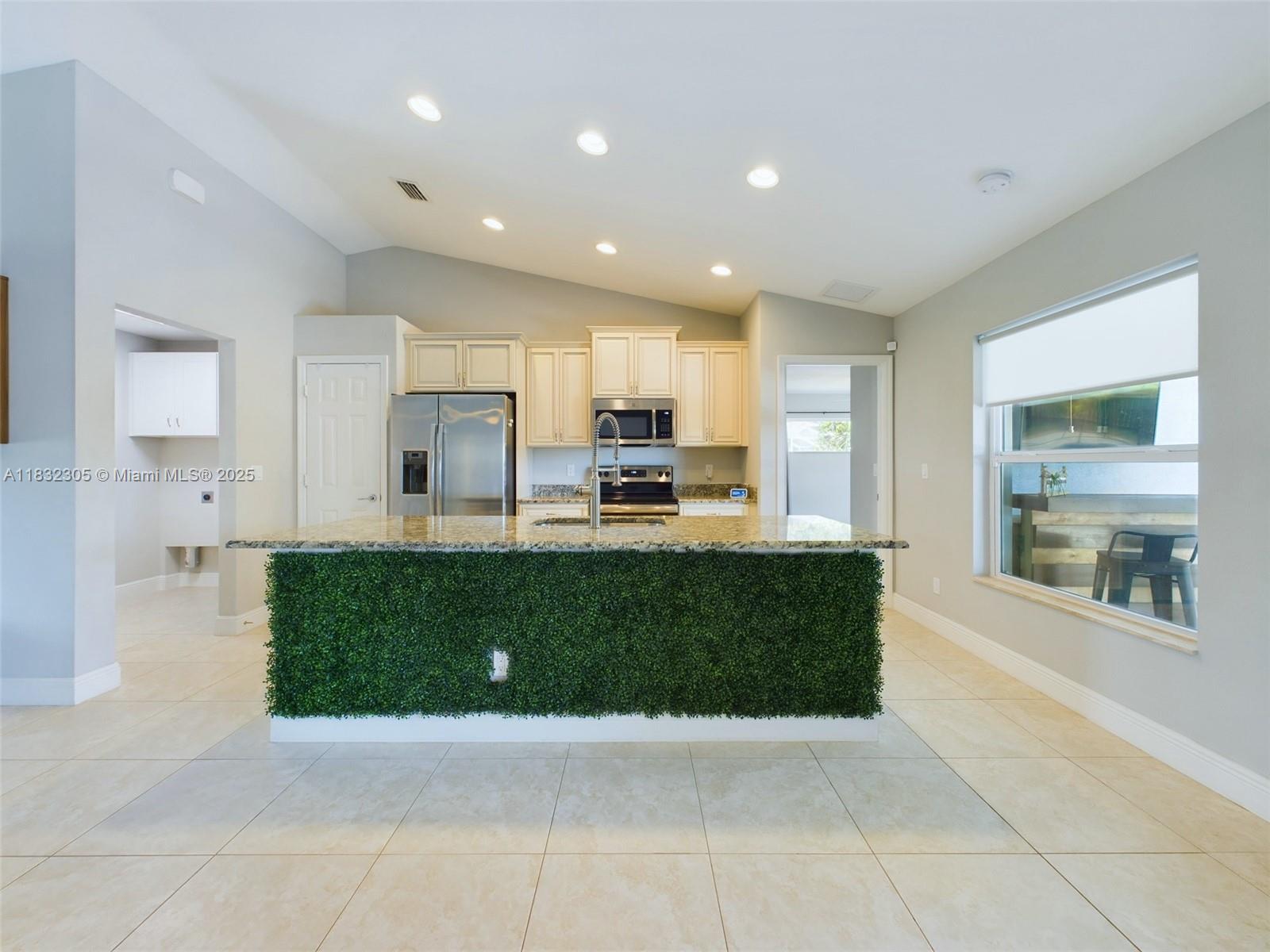 PORT ST LUCIE SECTION 14 - Residential Lease