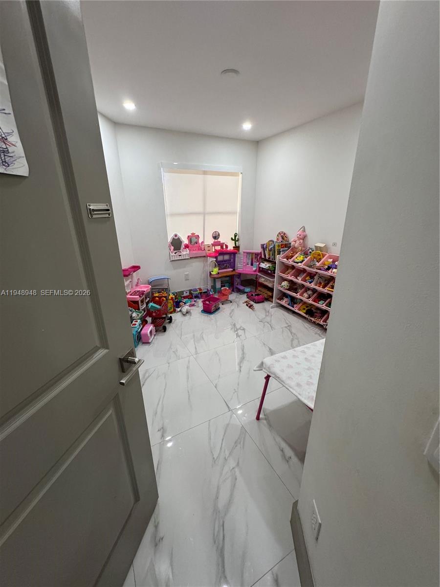 VILLAS AT HARBOR ISLES - Residential