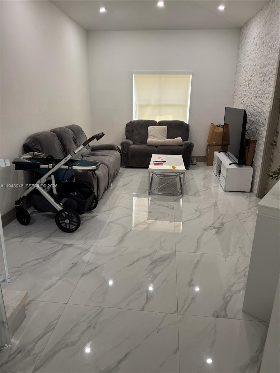 VILLAS AT HARBOR ISLES - Residential