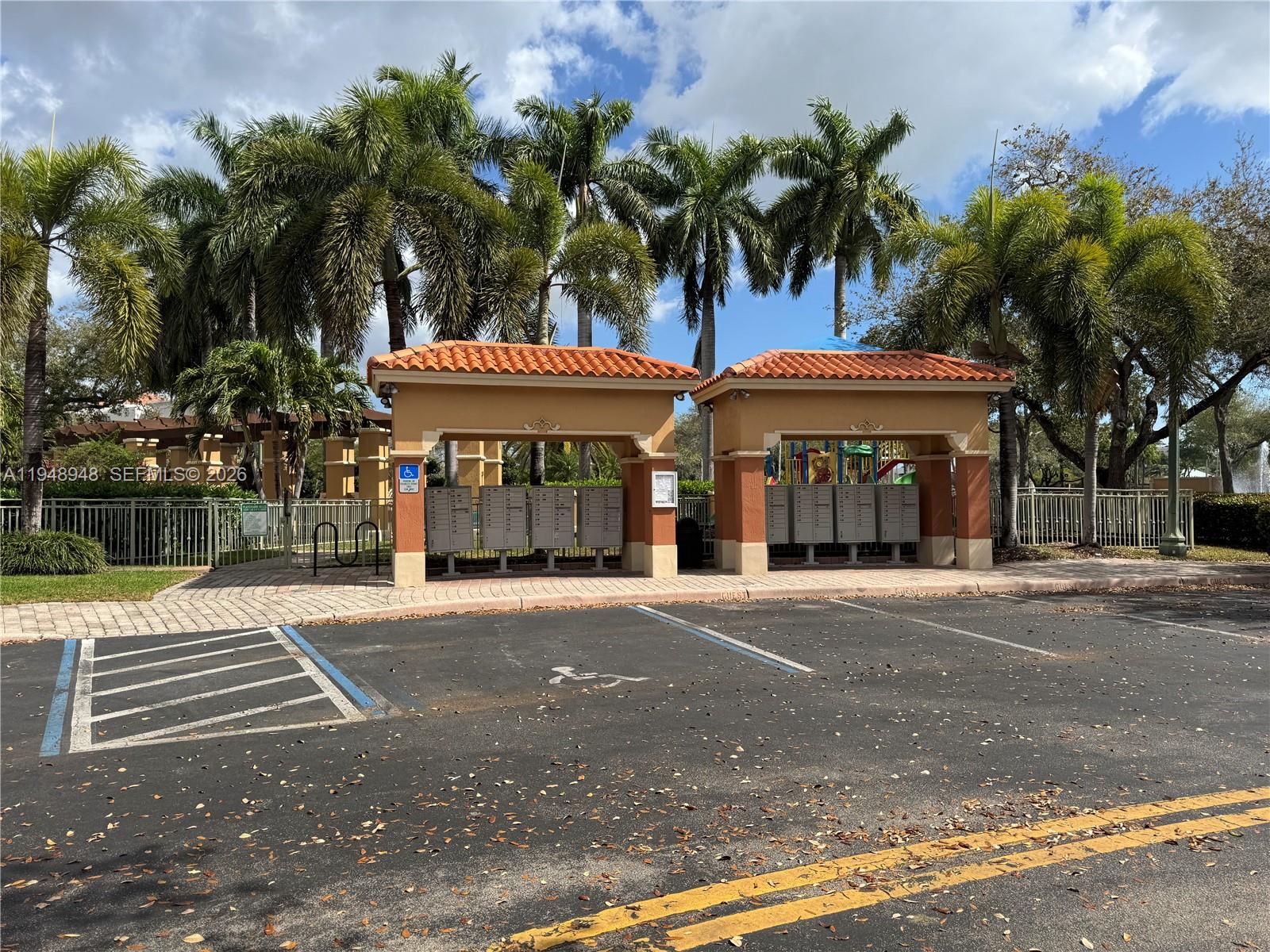 VILLAS AT HARBOR ISLES - Residential