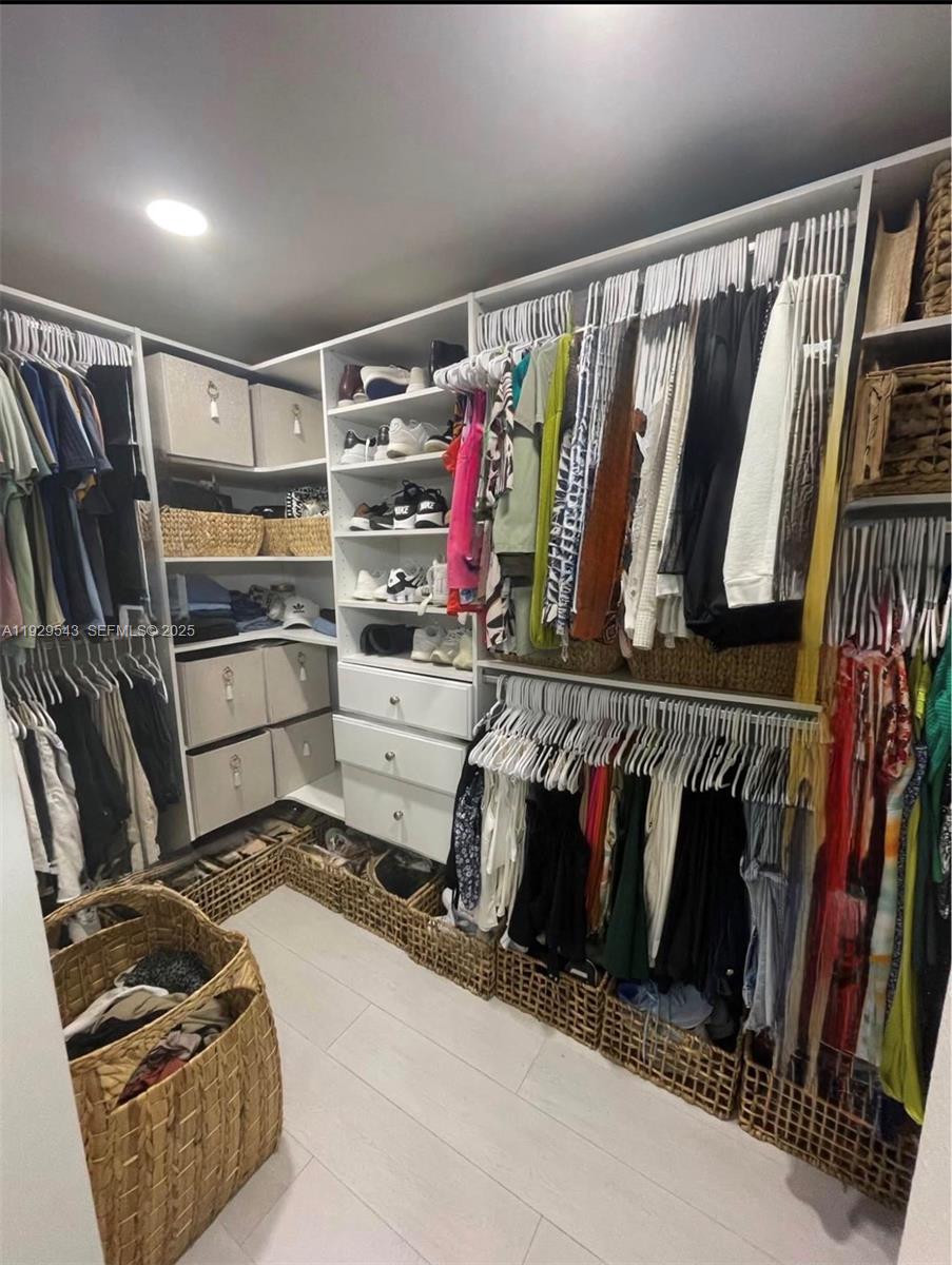 PIERPOINTE FIVE CONDO III - Residential Lease