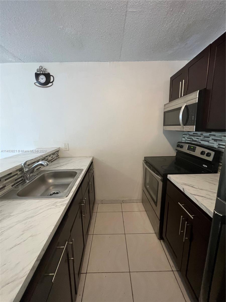 1/1 at North Miami really nice building. 1 parking garage. No Balcony. apartment in very good condition.