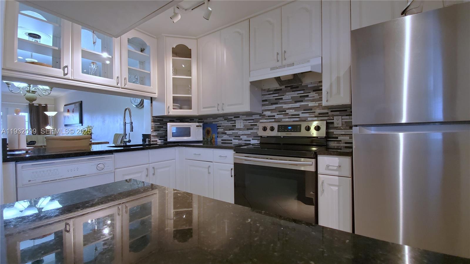 470 Paradise Isle Blvd 309