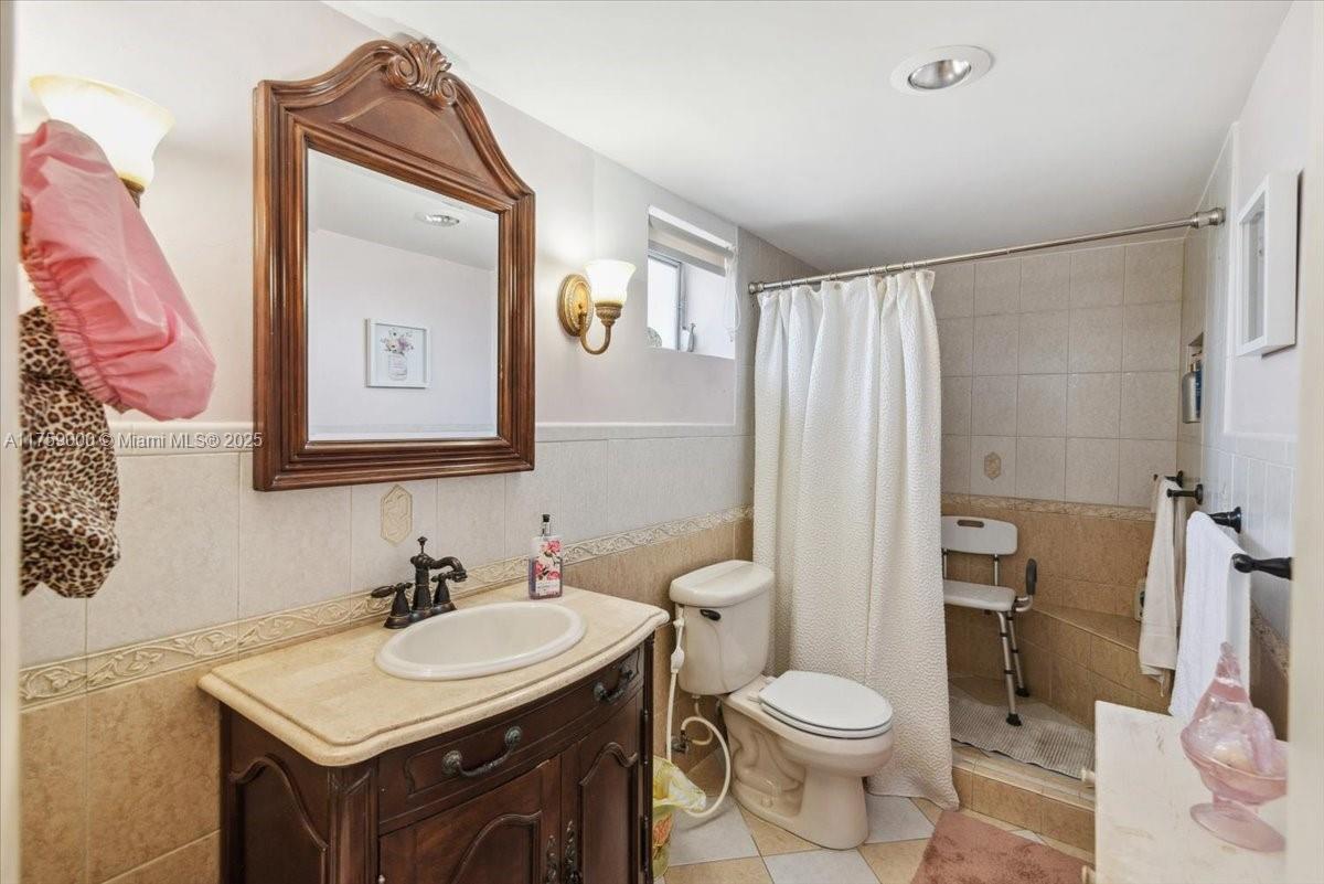 EDEN ISLES CONDO NO 6 - Residential