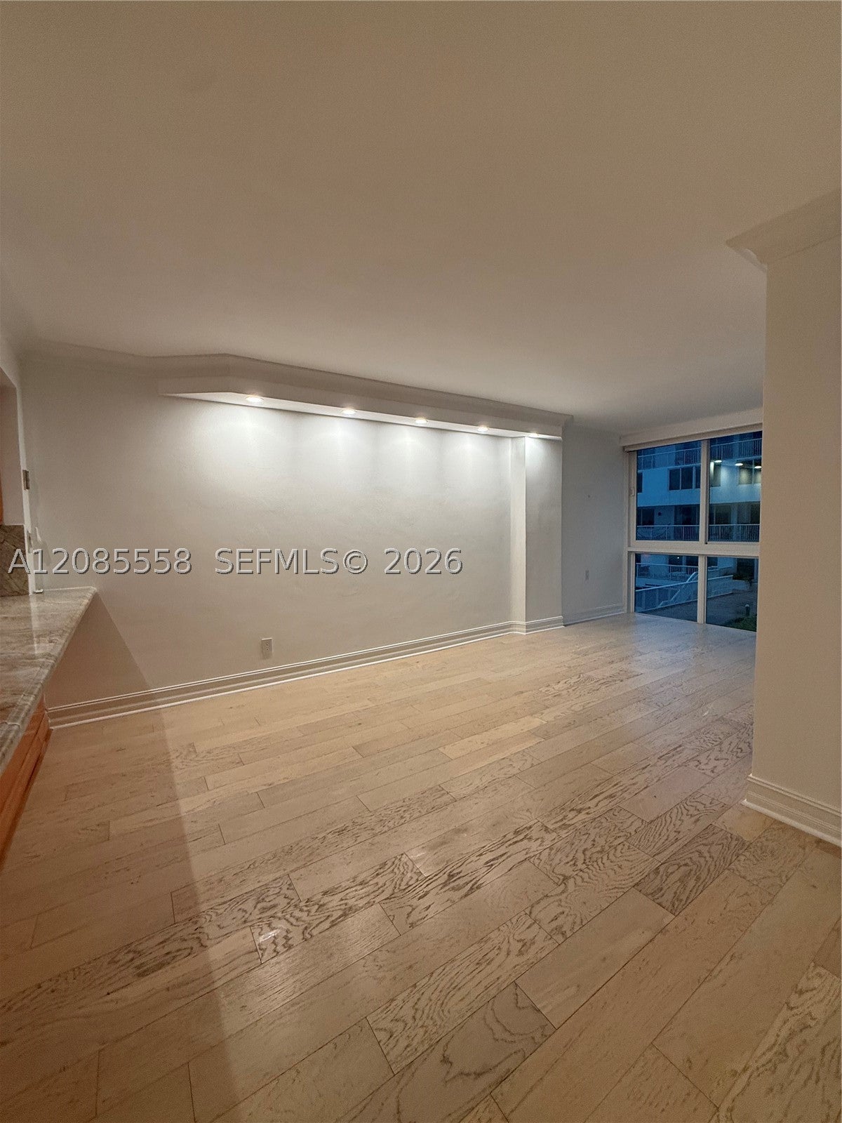 5401 Collins Ave 210