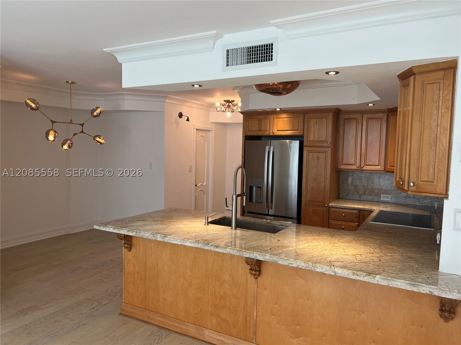 5401 Collins Ave 210