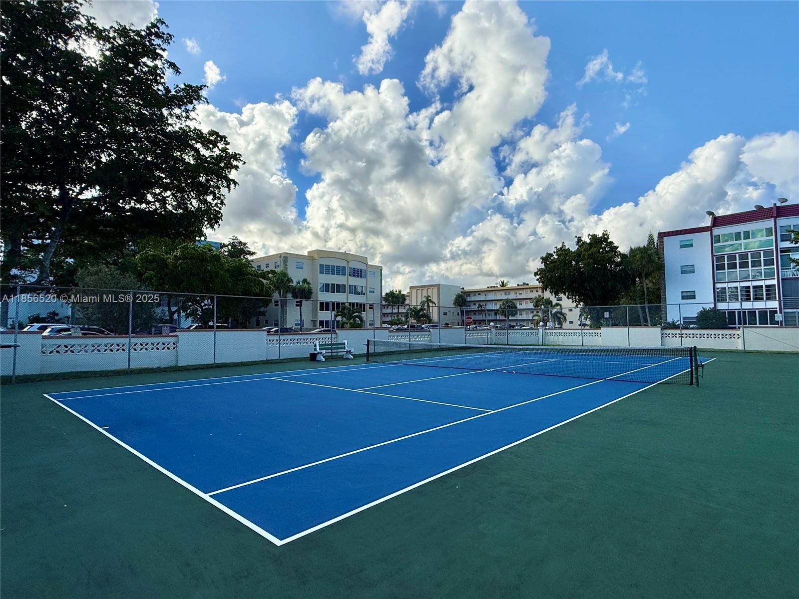 DIAMOND CONDO - Residential