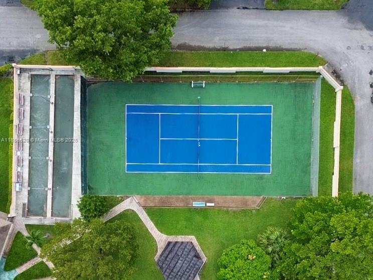 DIAMOND CONDO - Residential