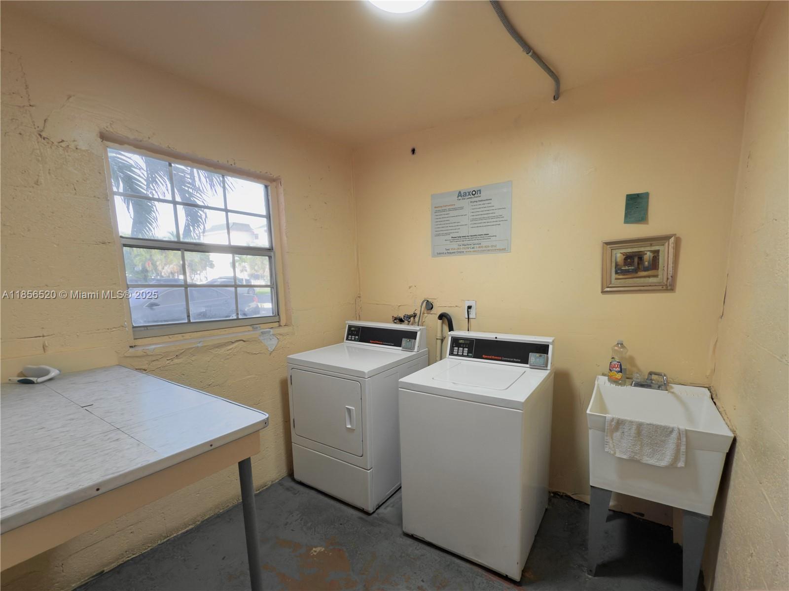 DIAMOND CONDO - Residential