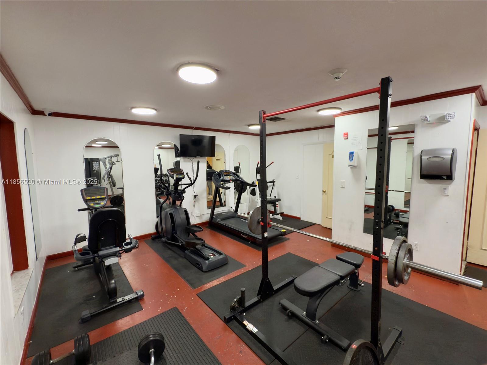 DIAMOND CONDO - Residential