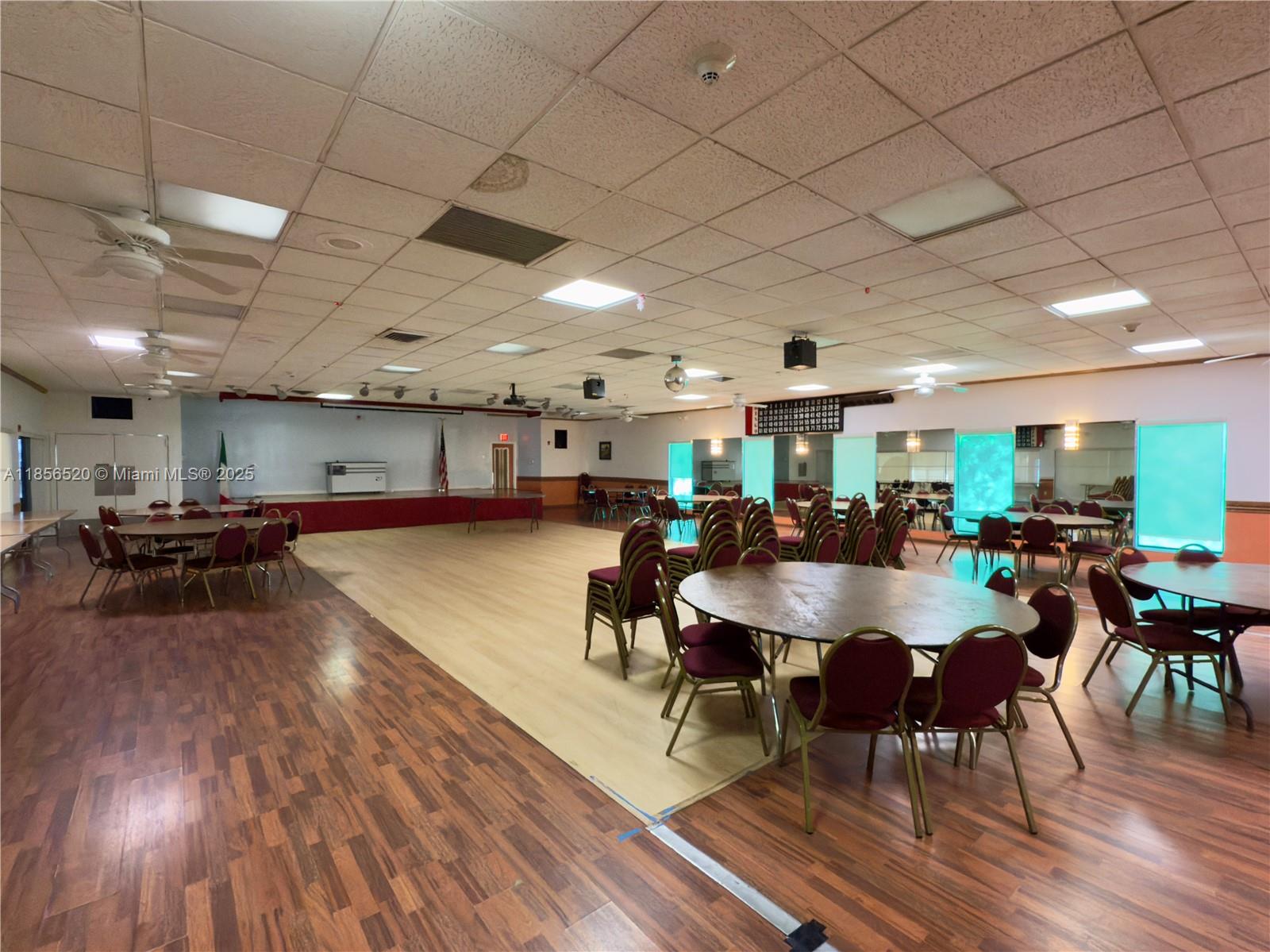 DIAMOND CONDO - Residential