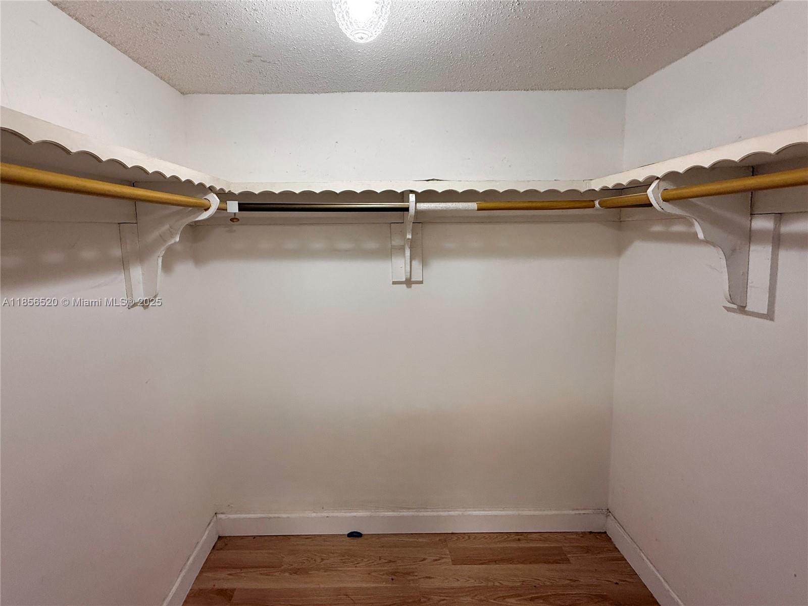 DIAMOND CONDO - Residential