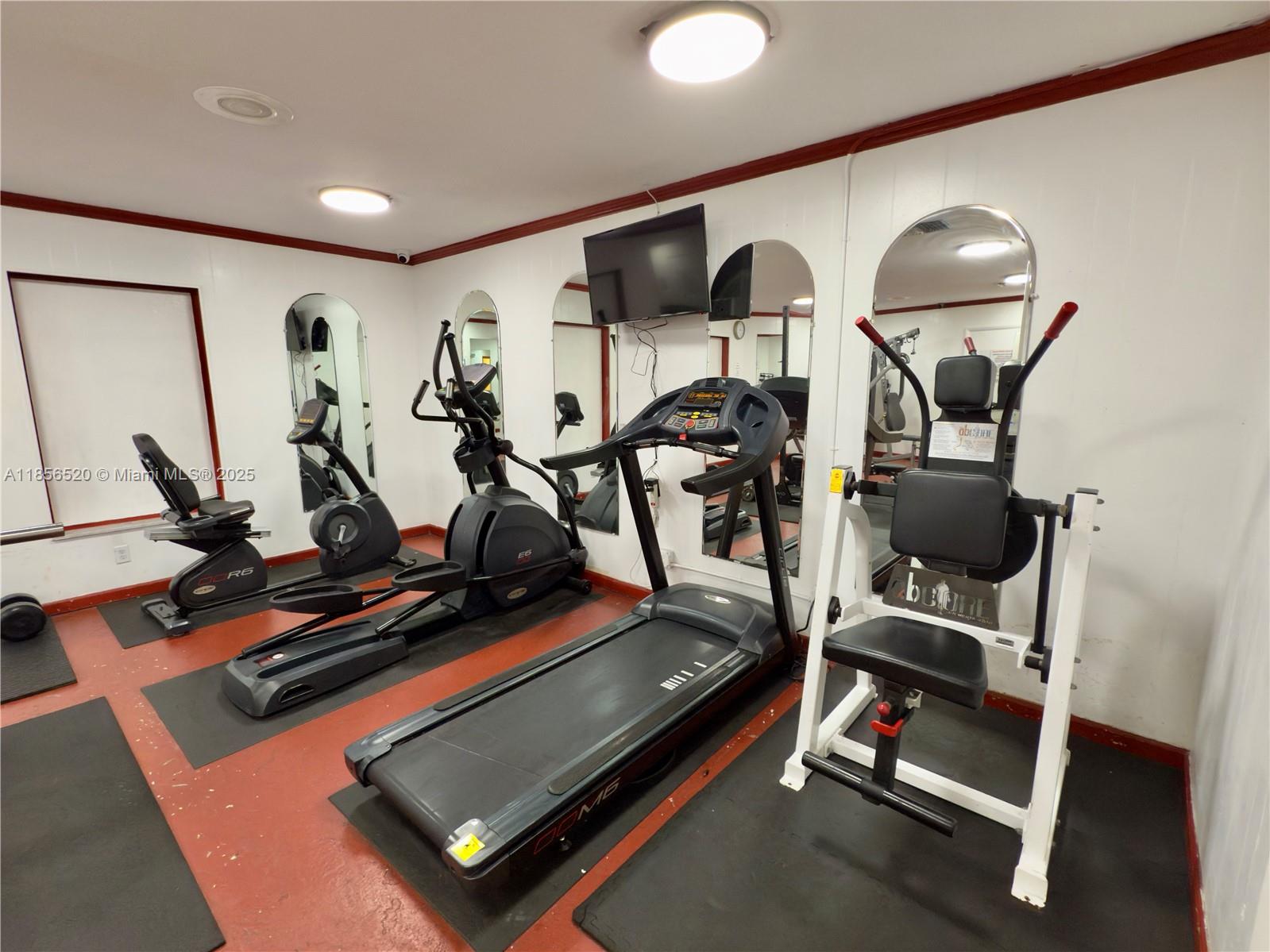 DIAMOND CONDO - Residential