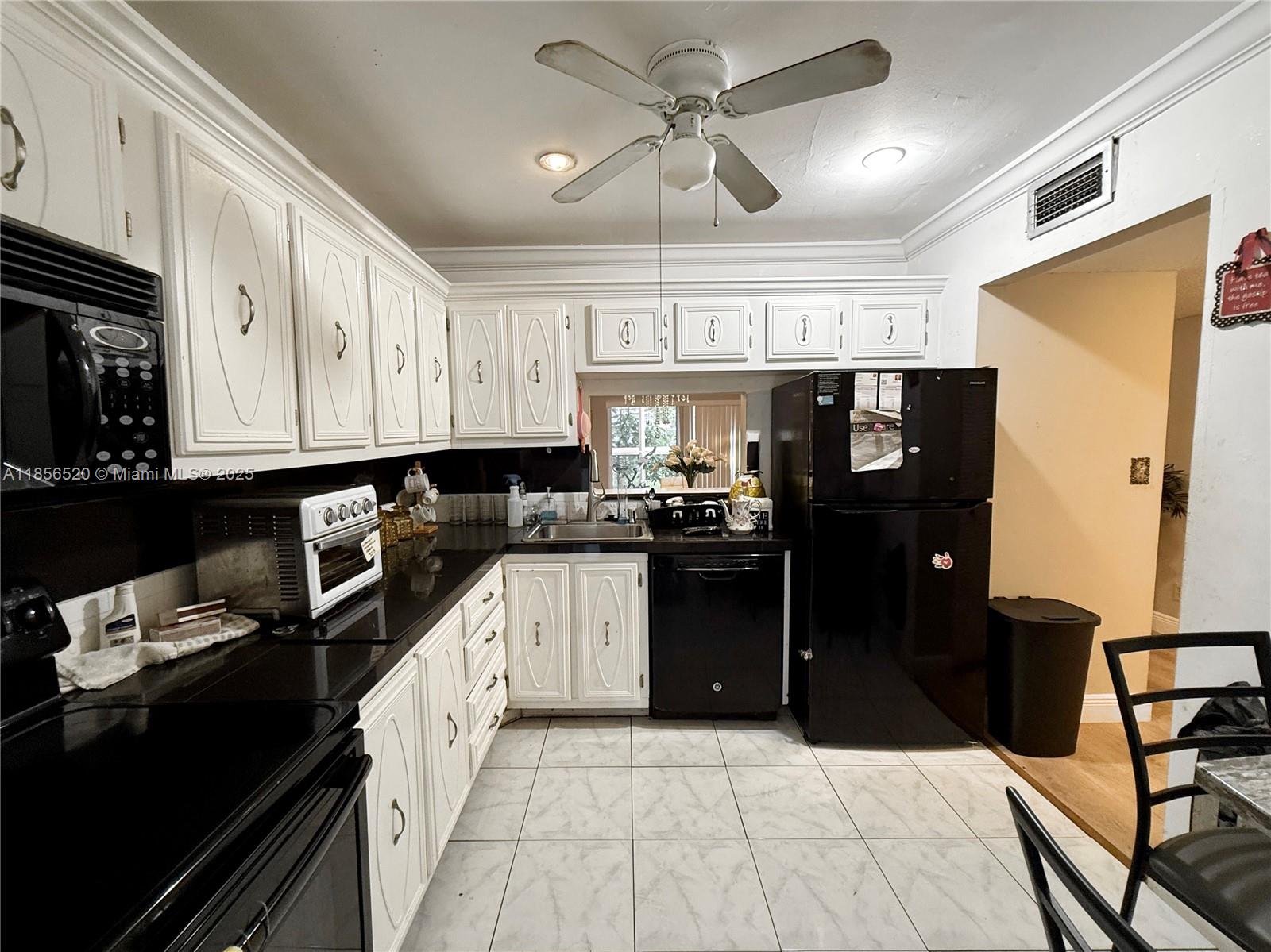 DIAMOND CONDO - Residential