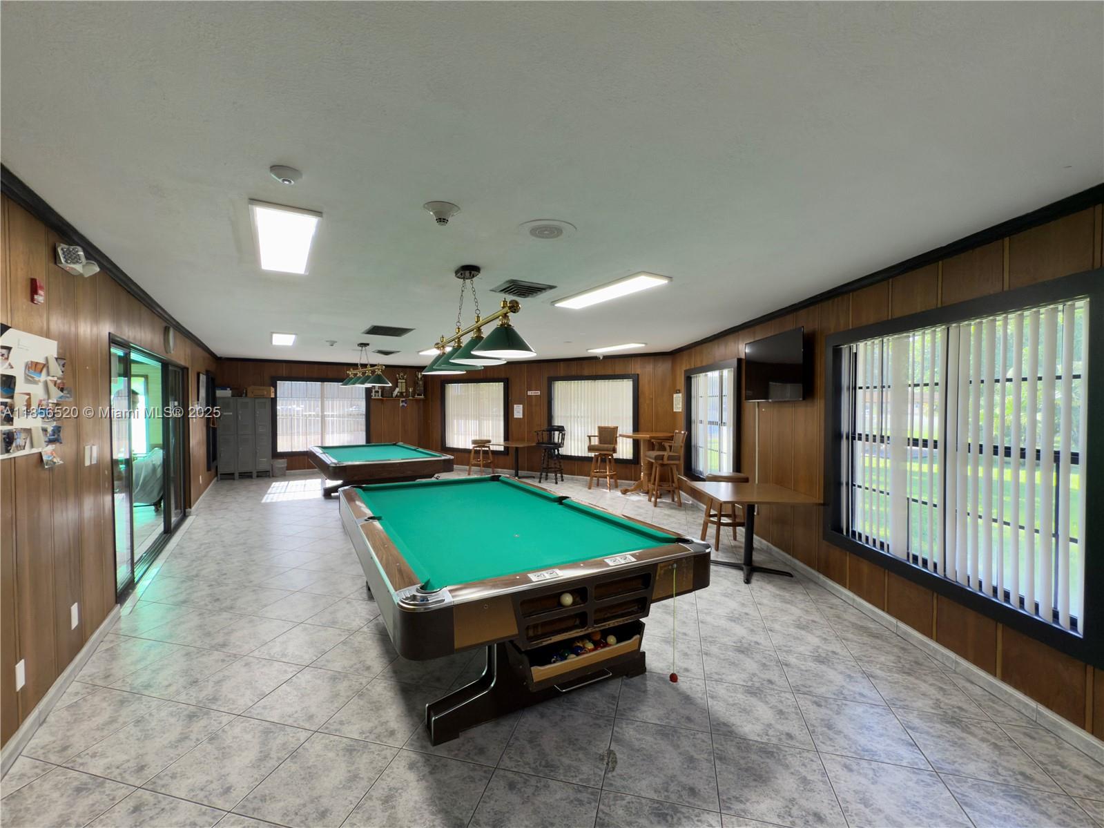 DIAMOND CONDO - Residential