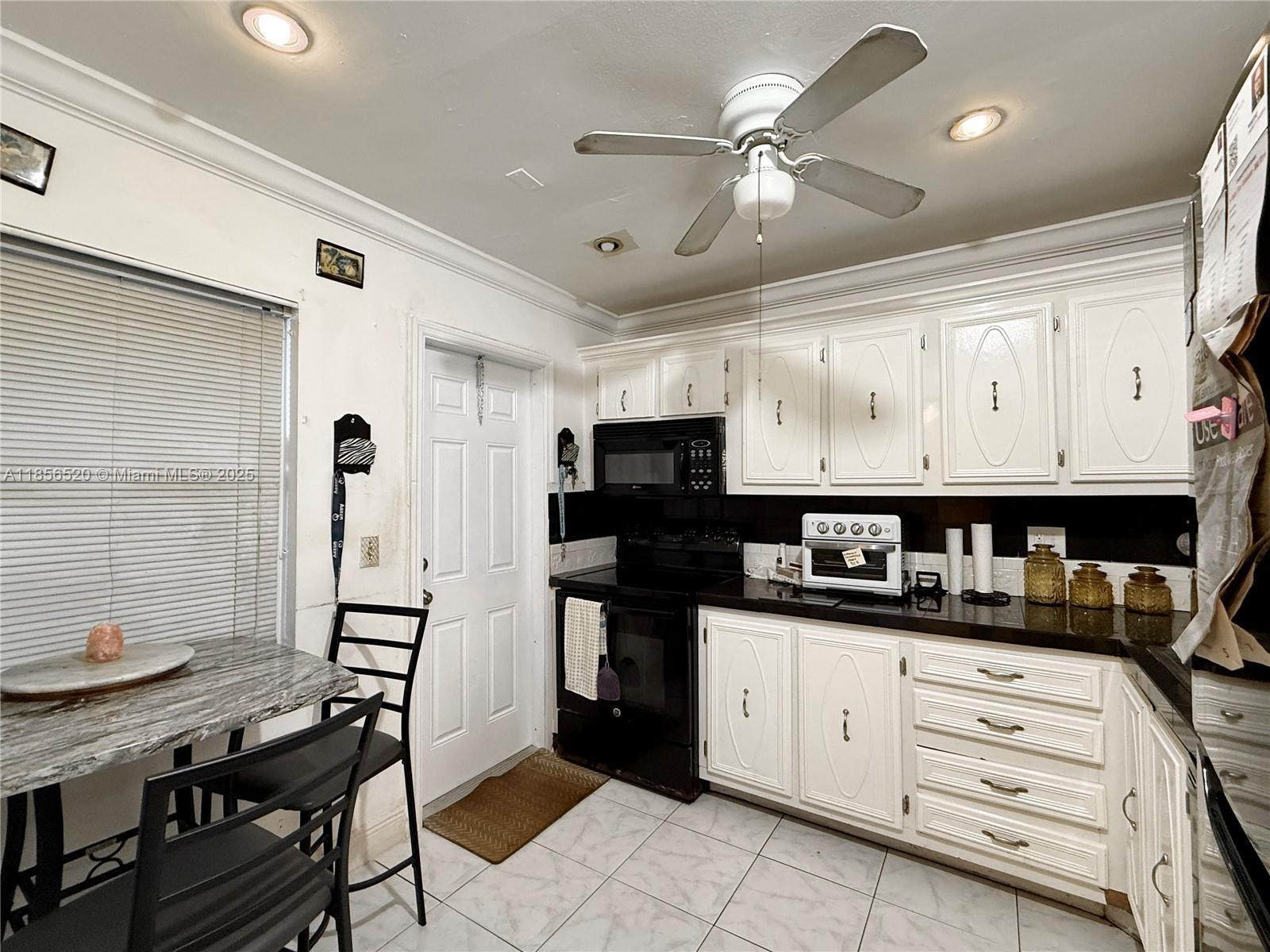 DIAMOND CONDO - Residential