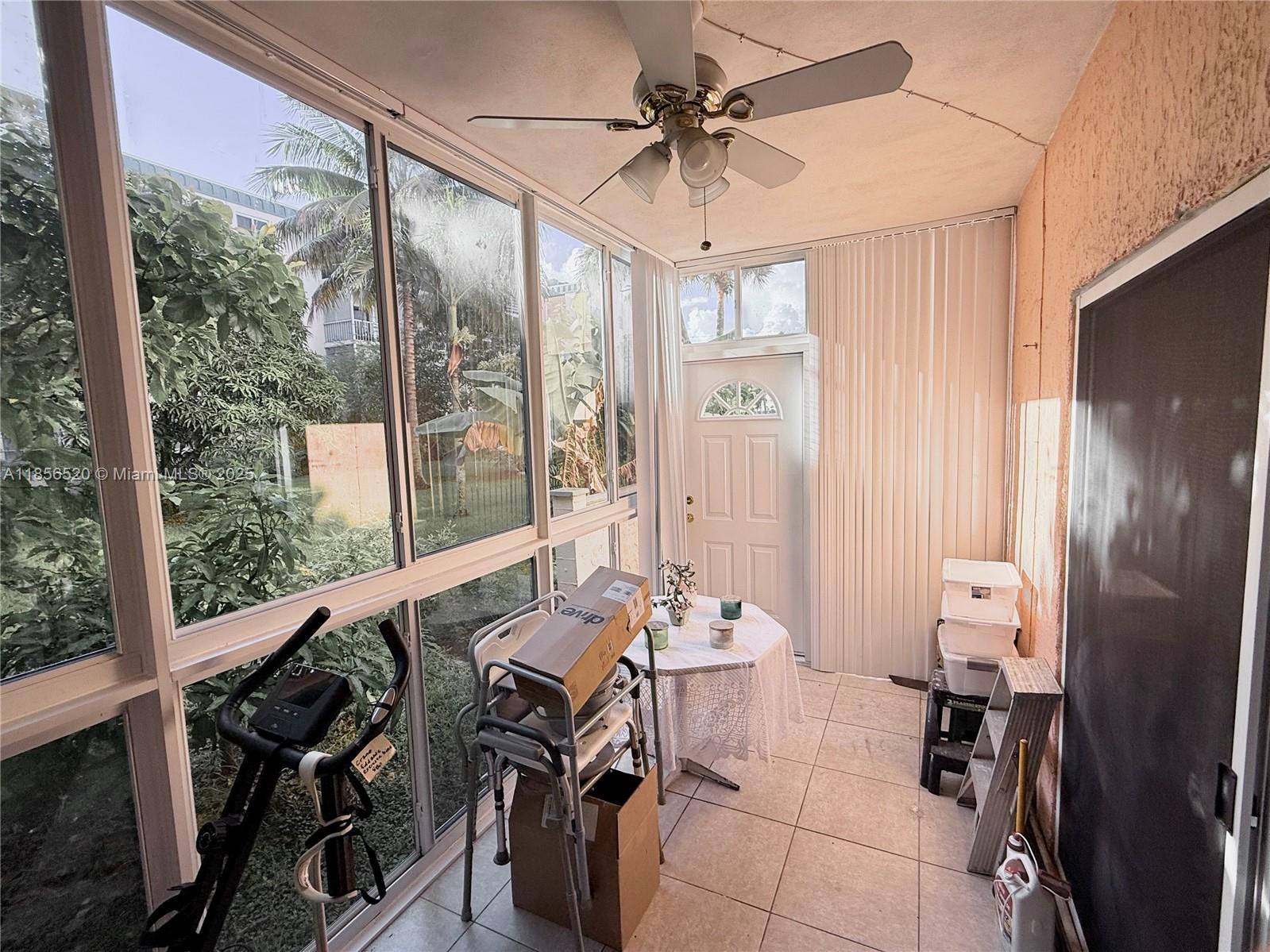 DIAMOND CONDO - Residential