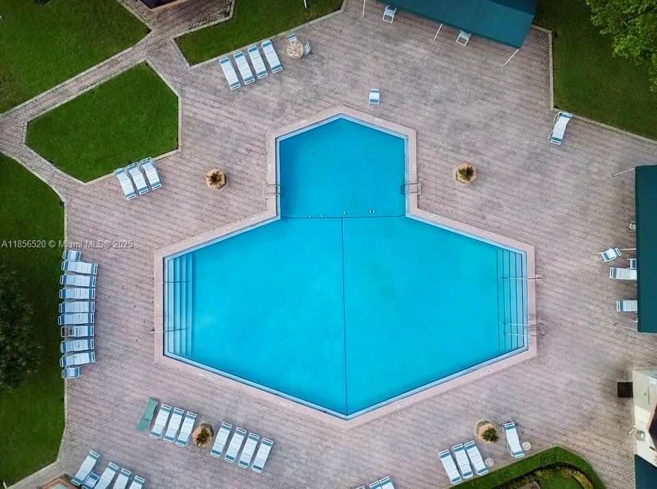 DIAMOND CONDO - Residential